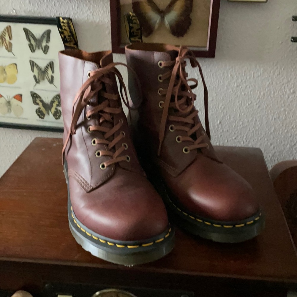 1460 Pascal Classico Leather Dr. Martens